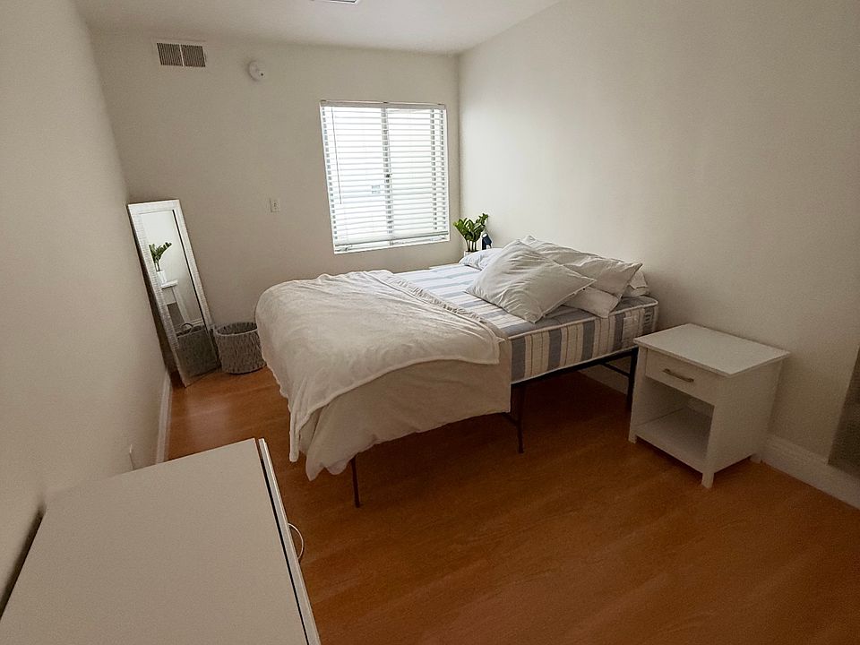 Large Bedroom High slanted ceilings