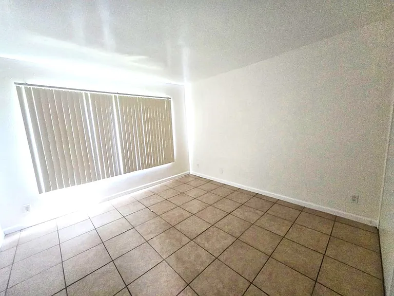 8919-8931 8941 #&-8955 — Photo 1