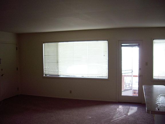 4th image of 39 Roque Moraes Ct APT 4