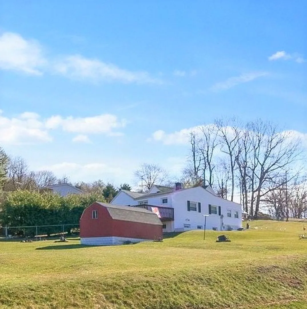 2 Bedroom 1 Bath House — Photo 4