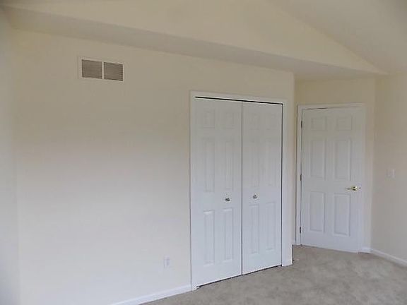 4th image of 567 Thornhill Ct