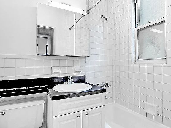 5th image of 113 E 31st St APT 4D