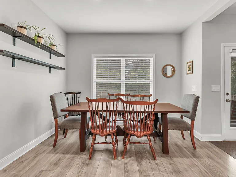 323 Crusaw Dr — Photo 8
