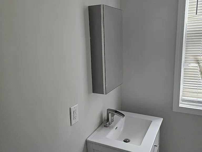 2033 Carrollton Ave — Photo 8