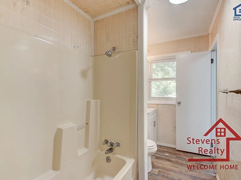 2316 NW 28th St — Photo 21