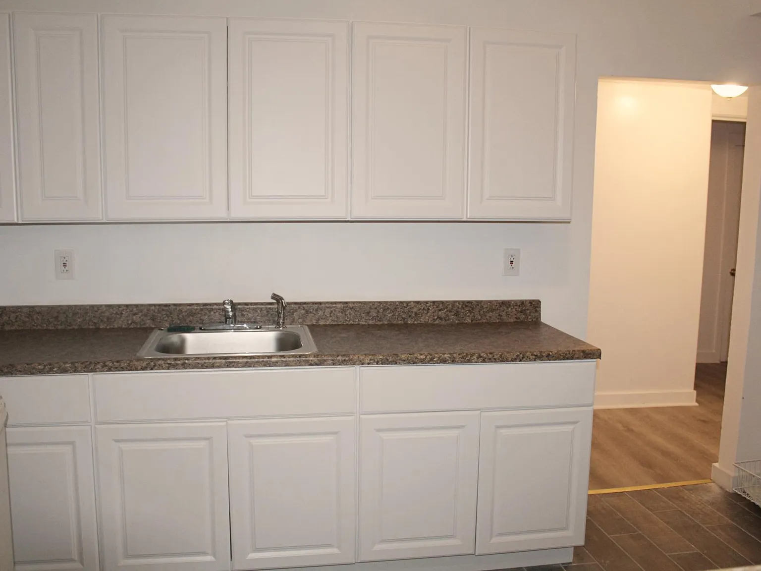 526 Mountain Ave — Photo 2
