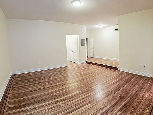 4th image of 17 E 67th St #1C