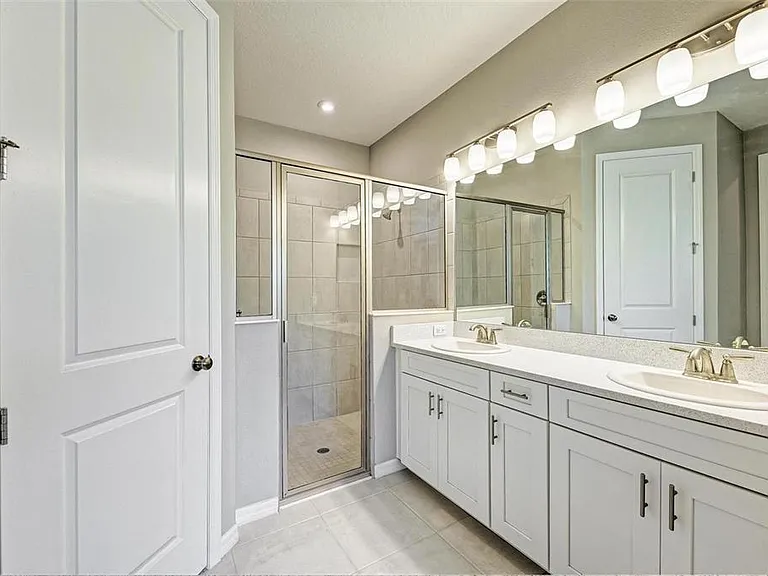 5564 Summit Gln — Photo 13