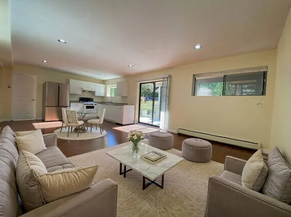 (undisclosed Address), North Vancouver, BC V7J 3N3