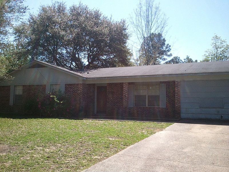2nd image of 1905 Ridgelawn Dr