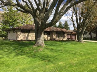 375 Scenic Dr W, West Bend, WI 53095