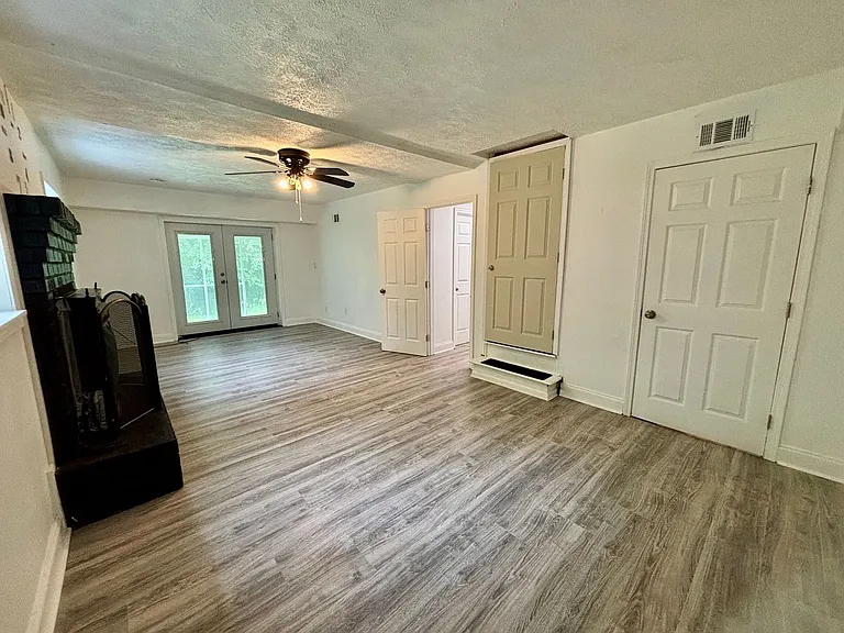 2712 Sherlock Dr — Photo 10