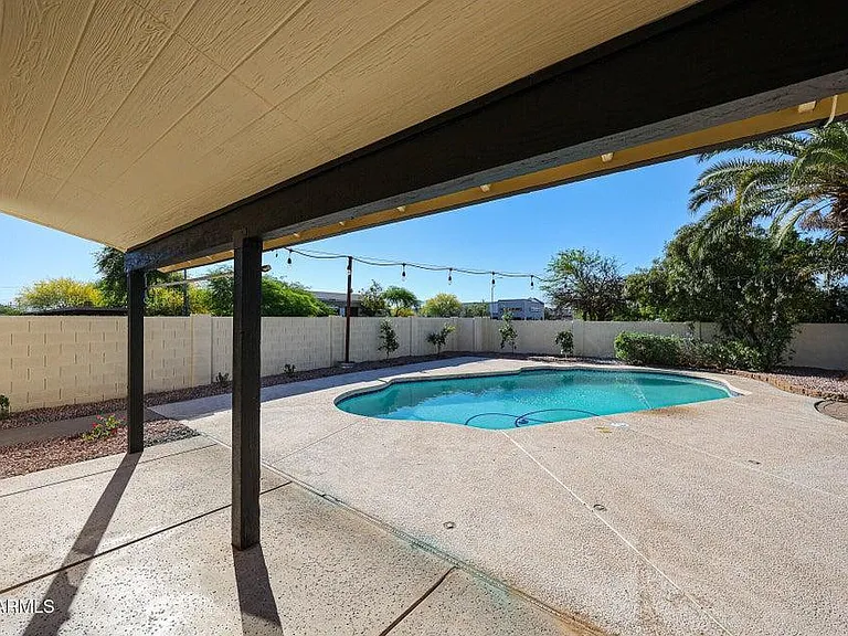 3951 E Waltann Ln — Photo 25