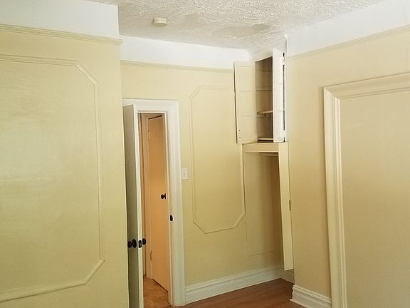 5th image of 49 Waverly St APT 1