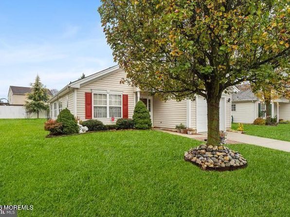 64 Maple Leaf Cir