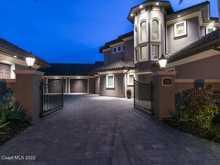 3059 Wyndham Way — Photo 2