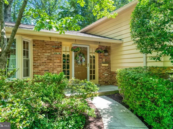 8616 Canterbury Dr, Annandale, VA 22003