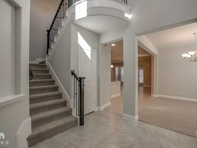 133 Knight Of Realm Blvd — Photo 4