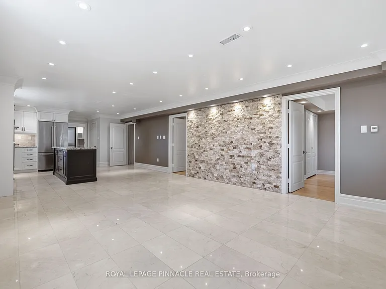 98 Ner Israel Dr #BASEMENT — Photo 2