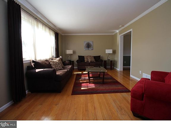 5th image of 133 W Savannah Dr