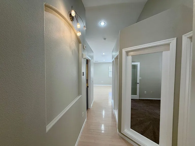 276 Heatherstone St — Photo 33