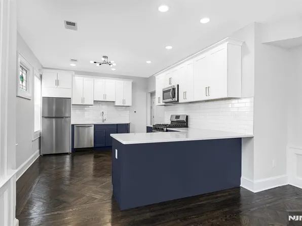 25 Waldo Ave, Bloomfield, NJ 07003