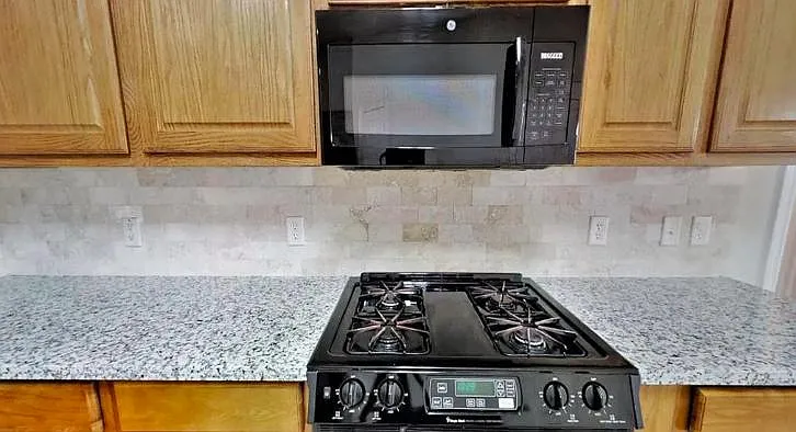 4214 Alexandria Ave — Photo 9