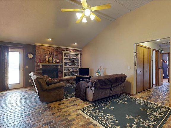 5th image of 702 Badger St NE