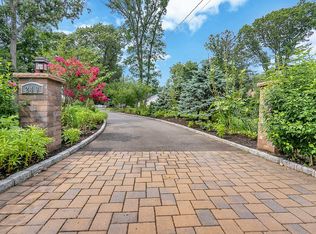 249 Cold Spring Rd, Syosset, NY 11791