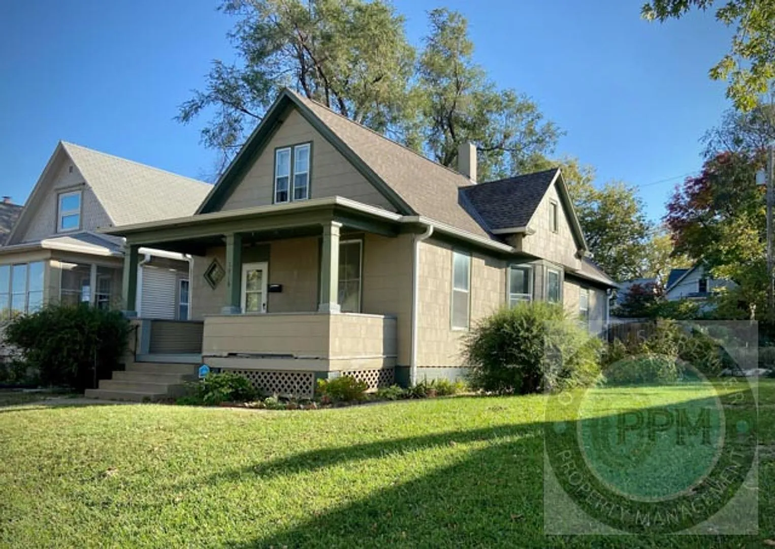 3 bedroom / 1.5 bathroom House | Little Bohemia — Photo 1