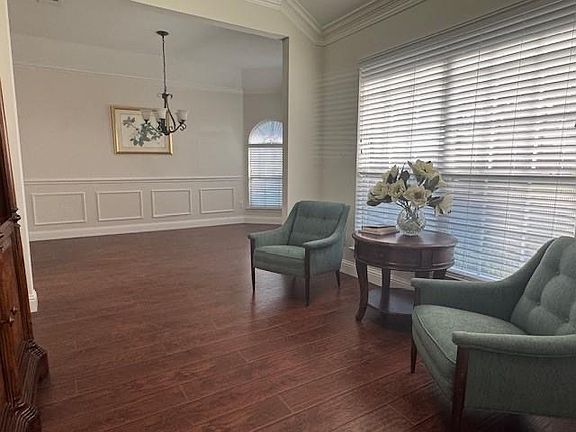 3rd image of 2510 Chapel Hill Dr