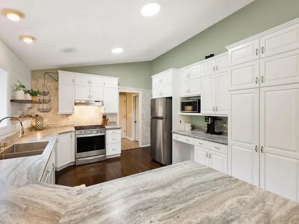 64 Oakland Road, Cambridge, WI 53523