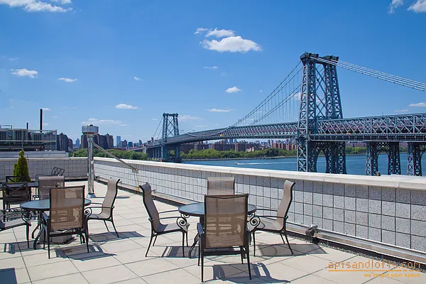 Sold by aptsandlofts.com | media 22