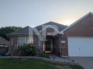 7828 Blossom Dr, Fort Worth, TX 76133