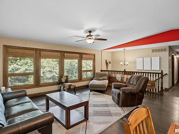 3rd image of 15 Forestview Dr