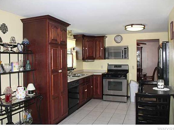 2nd image of 6650 Meadow Ln