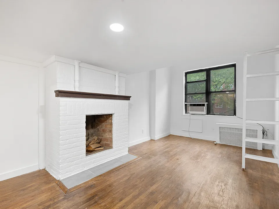 307 W 29th St #1B