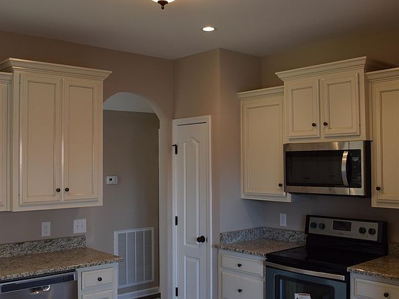 3rd image of 213 Laurelwood Dr
