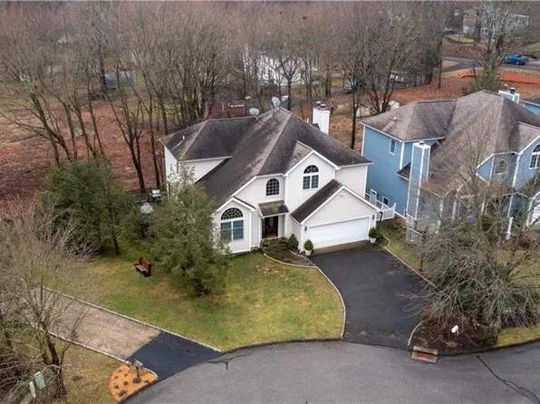 8 Riverwalk Lane, Norwalk, CT 06850