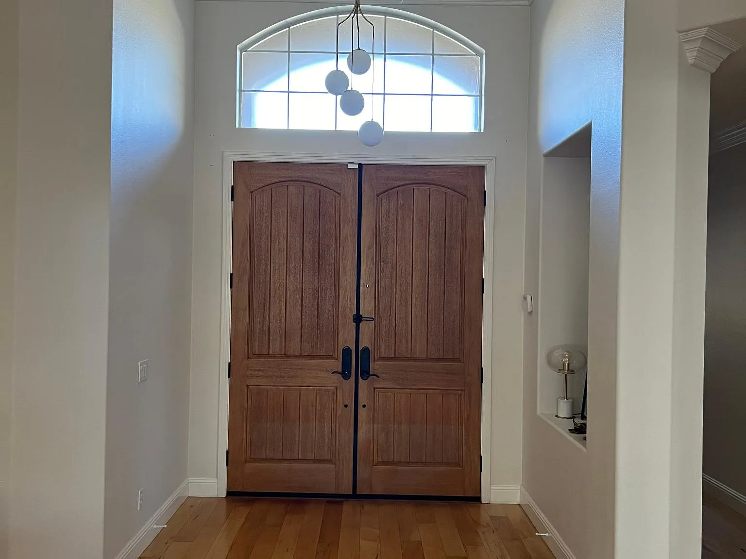 4 bed, 2519 sqft, $6,950 — Photo 3