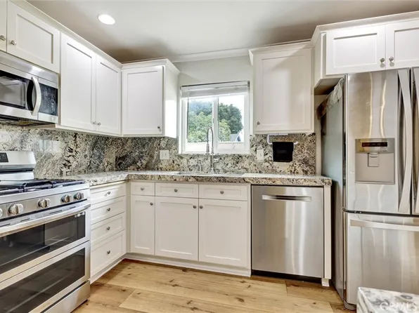 2420 S Artesia St, Santa Ana, CA 92704