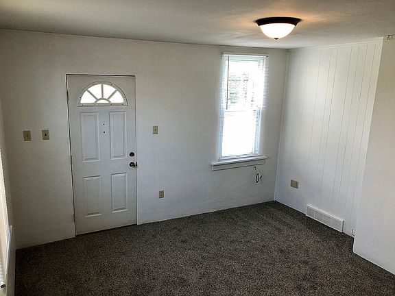 3rd image of 1105 Wood St