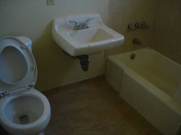 3rd image of 1676 E Kingsley Ave