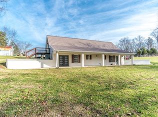 6125 Sandhill Rd, Irvine, KY 40336