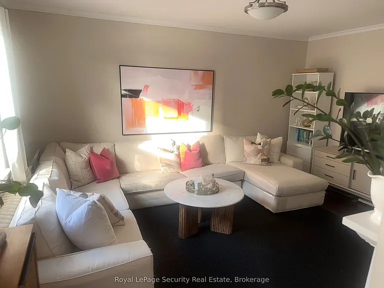 35 Raglan Ave #208 — Photo 19