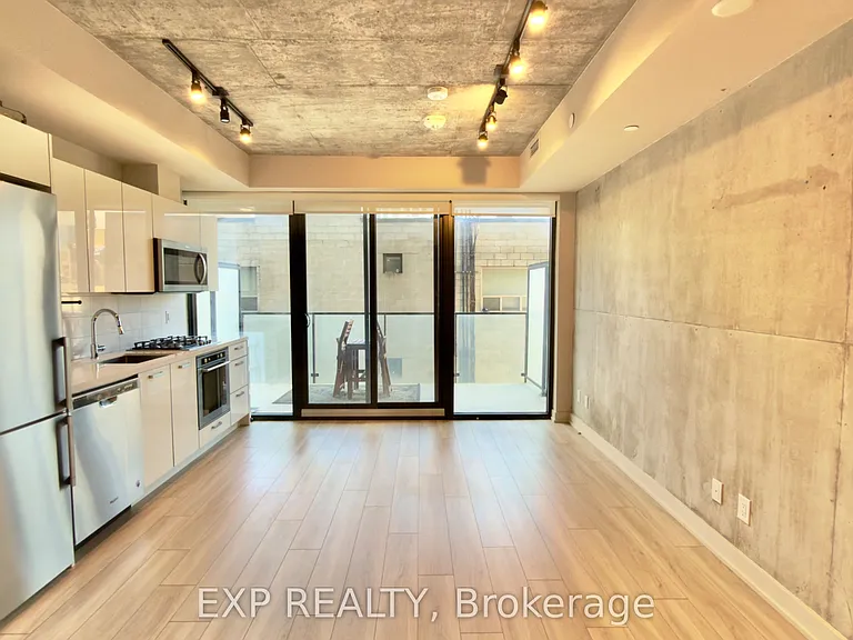 458 Richmond St W #401 — Photo 13