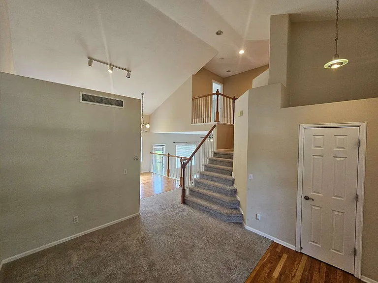 1124 W Mulberry Ln — Photo 3