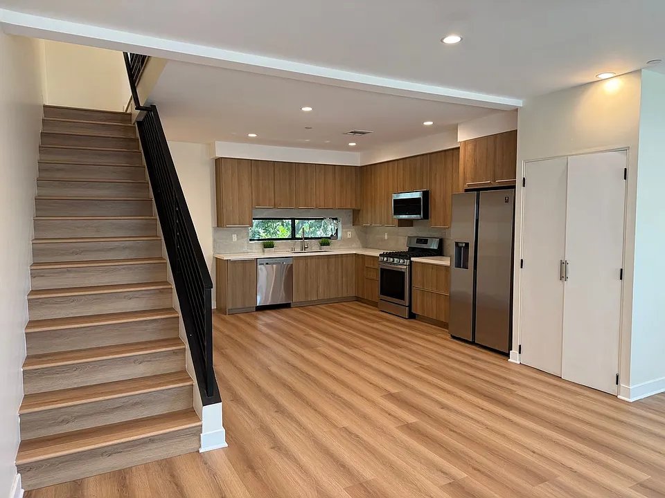 2514 S. Palm Grove Ave