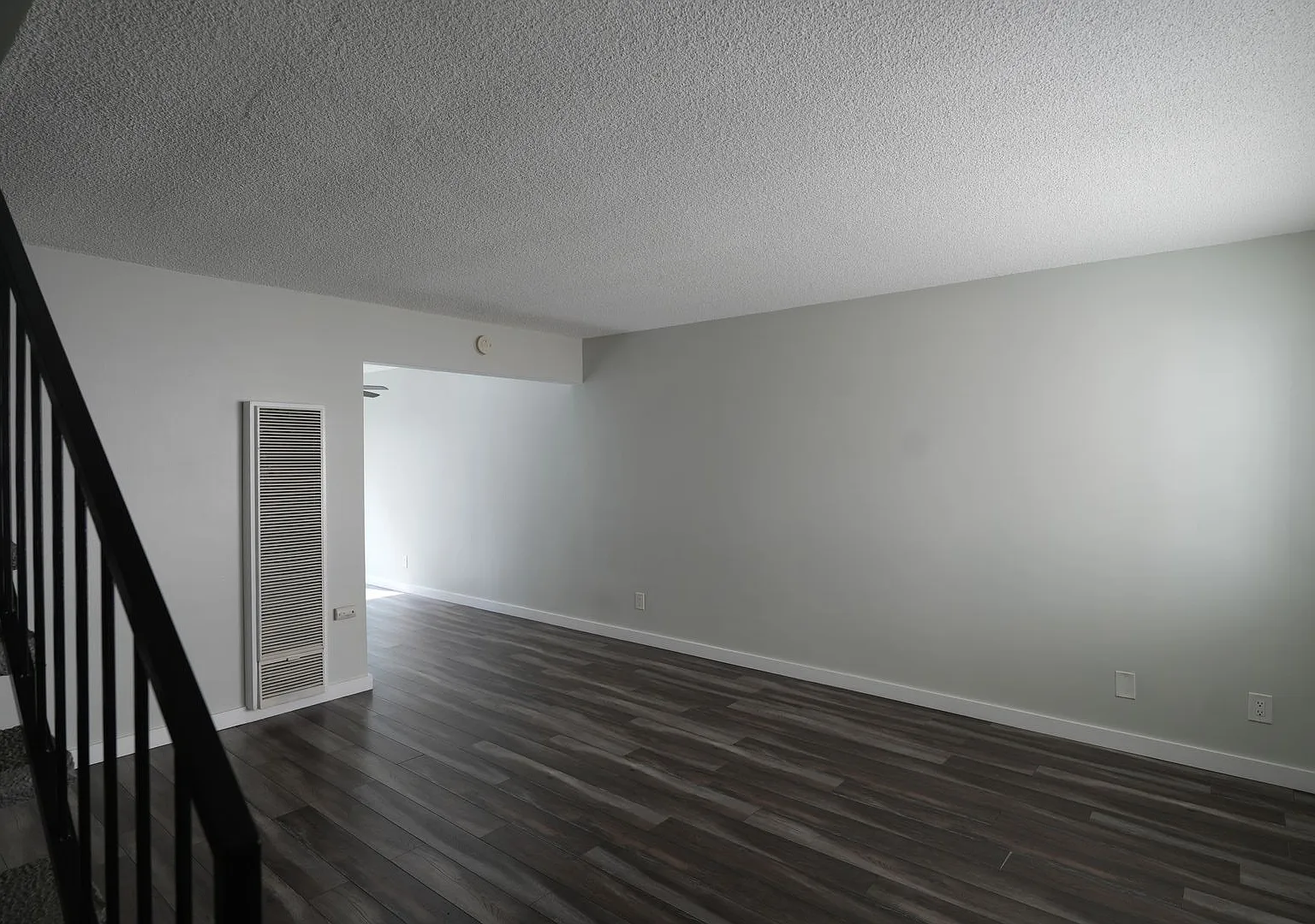887 Boswell Place — Photo 2
