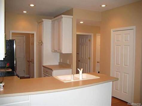 5th image of 168 Stratford Ln #1